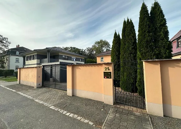 Stadtvilla in Leipzig 7 Personen 3 Schlafzimmer 2 Bäder Garten und Terrasse zentral gelegen Messe Innenstadt Seen